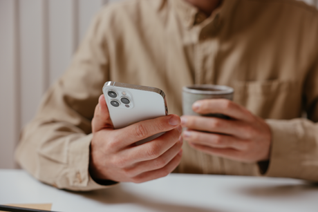 Your Guide to Save on iPhones: Top Strategies for UAE Buyers (2024)